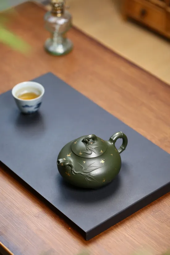 Premium Yixing Zisha Teapot – Handcrafted Bamboo Design Artistry 4