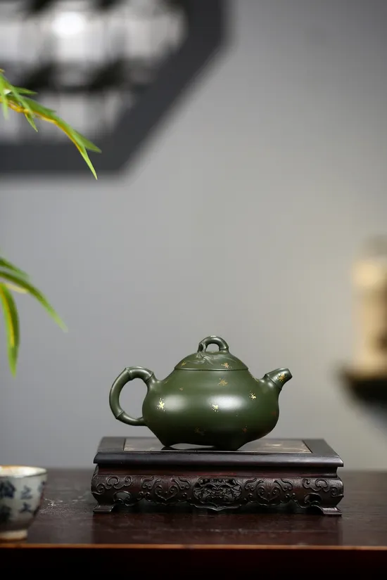 Premium Yixing Zisha Teapot – Handcrafted Bamboo Design Artistry 5