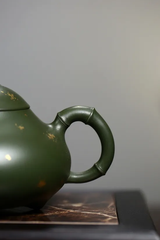 Premium Yixing Zisha Teapot – Handcrafted Bamboo Design Artistry 6