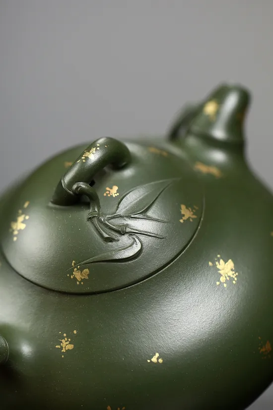 Premium Yixing Zisha Teapot – Handcrafted Bamboo Design Artistry 7