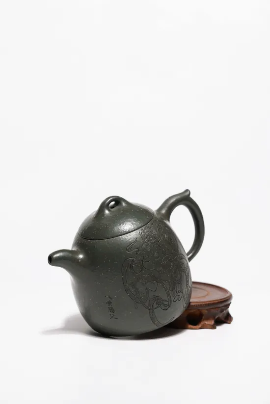 Authentic Yixing Zisha Teapot | Premium Purple Clay Teapot Craftsmanship 4