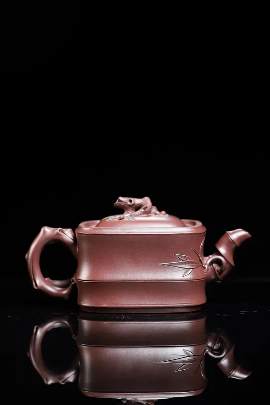 Yixing Teapot Masterpiece: Xu Nan's Collectible Zisha Clay Artistry 1