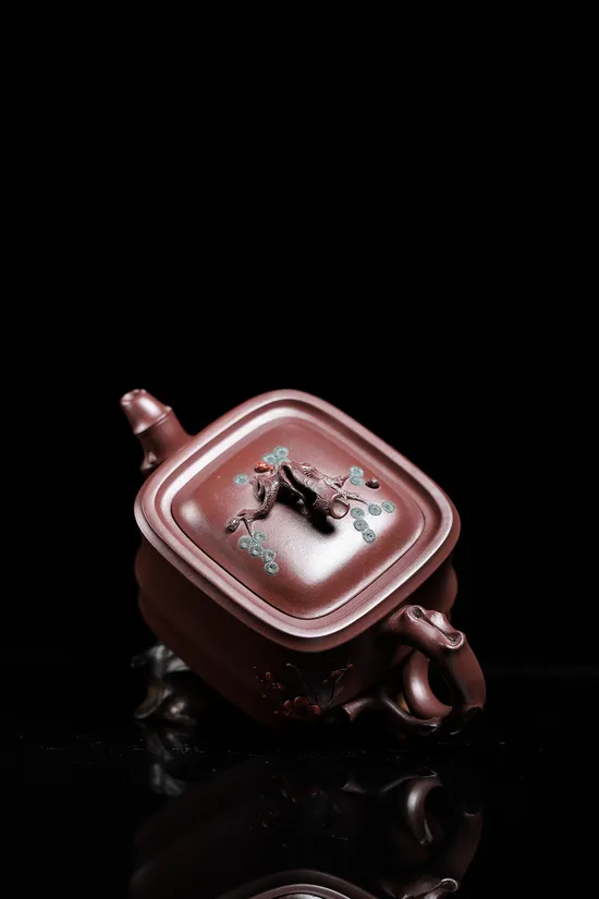 Yixing Teapot Masterpiece: Xu Nan's Collectible Zisha Clay Artistry 3