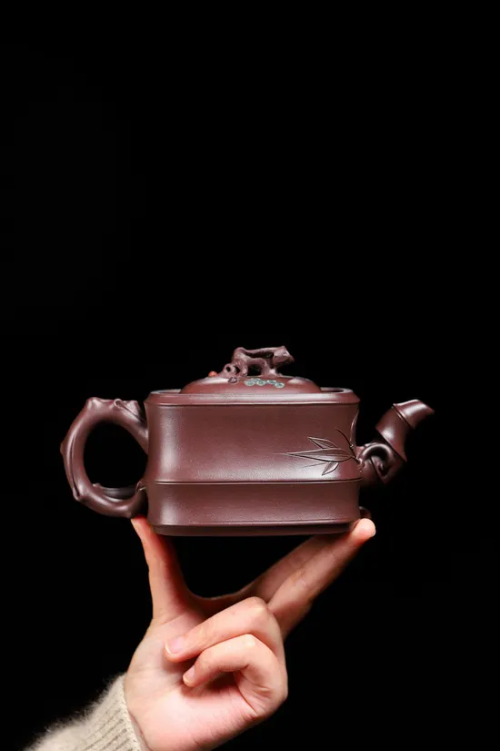 Yixing Teapot Masterpiece: Xu Nan's Collectible Zisha Clay Artistry 7