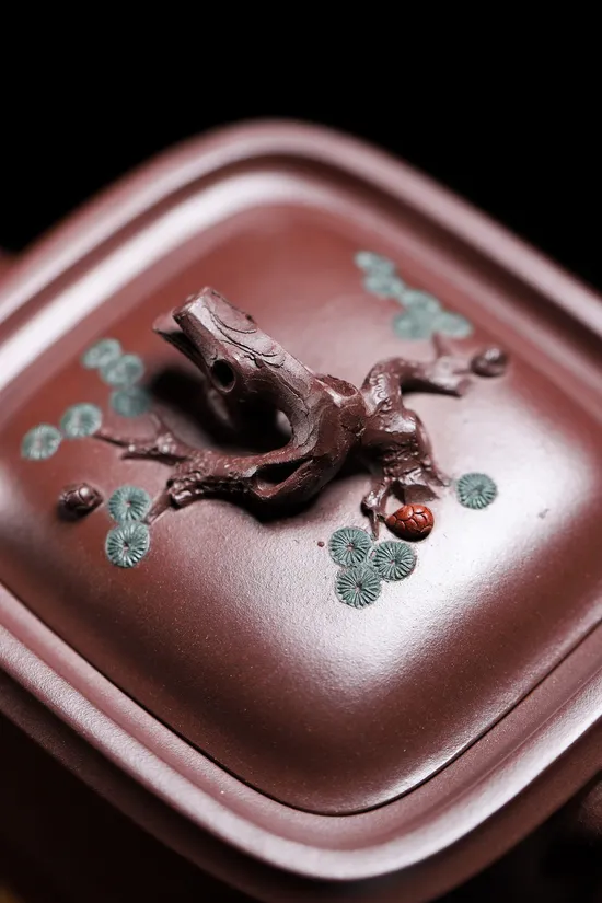 Yixing Teapot Masterpiece: Xu Nan's Collectible Zisha Clay Artistry 9