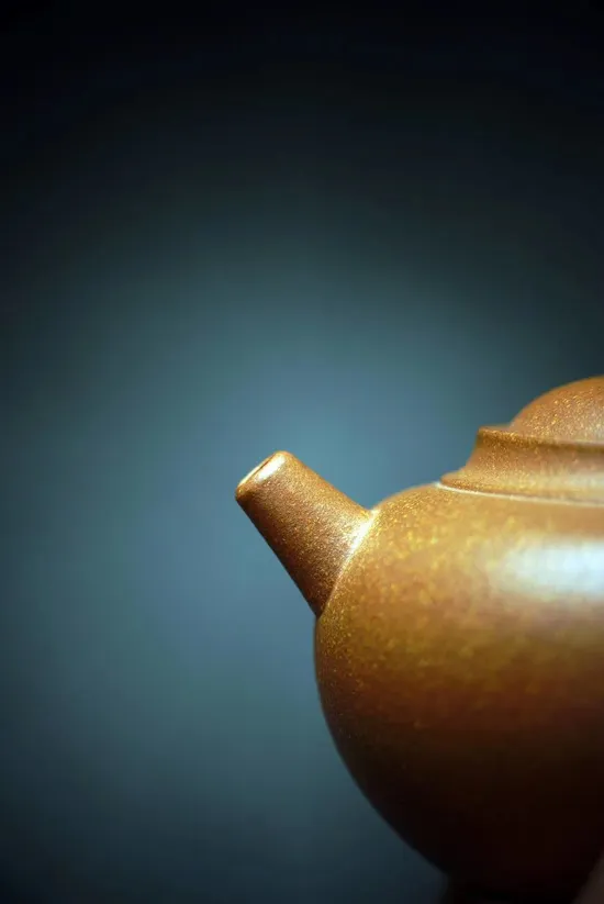Premium Yixing Clay Teapot – Artisan Crafted for Tea Lovers 4