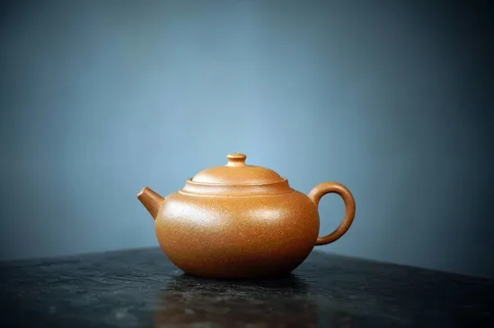 Premium Yixing Clay Teapot – Artisan Crafted for Tea Lovers 6