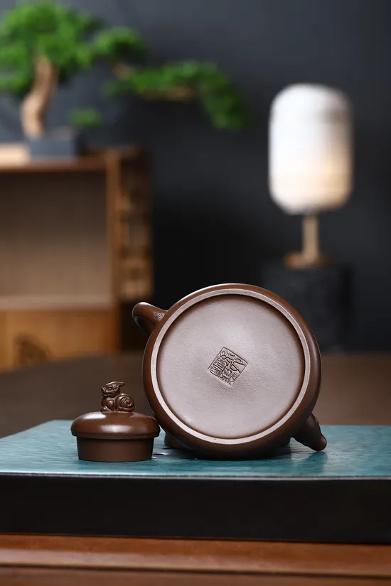 Yixing Zisha Teapot – Handcrafted Cultural Revolution Clay by Master Xu 1