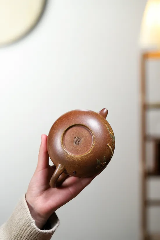 Yixing Zisha Teapot | Master Yang Junbao Golden Duan Clay Art 1