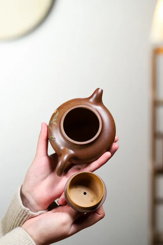 Yixing Zisha Teapot | Master Yang Junbao Golden Duan Clay Art 7