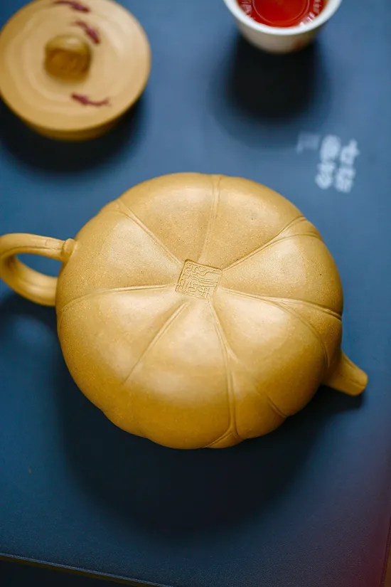 Zisha Teapots: Fish Playing in Water | 1800 CNY 2