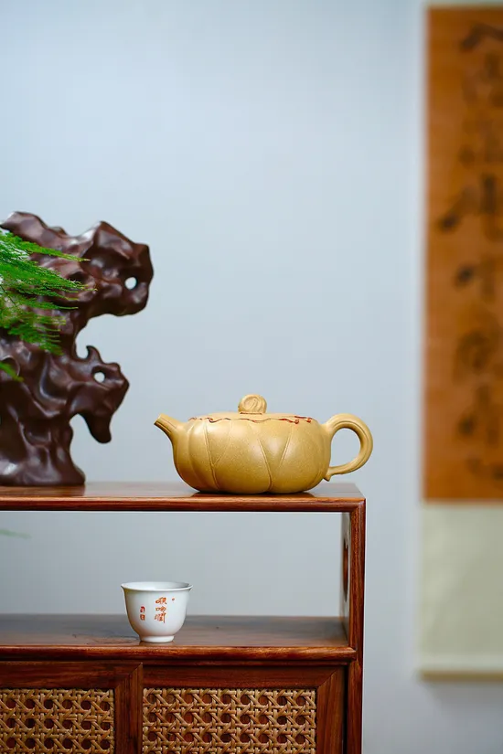 Zisha Teapots: Fish Playing in Water | 1800 CNY 3