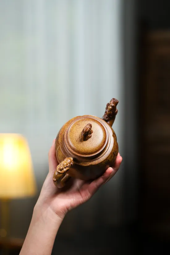 Yixing Zisha Clay Teapot | Handcrafted Wood-Fired Ceramics | Xu Shijuan 2