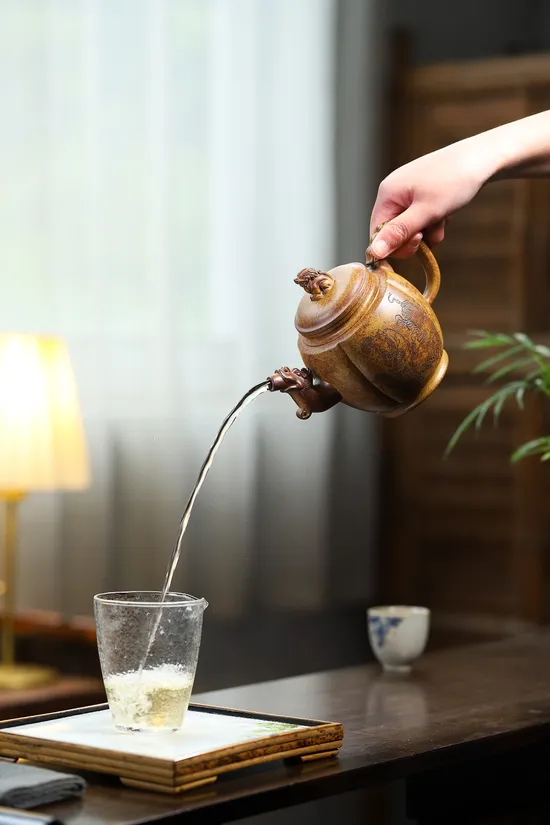 Yixing Zisha Clay Teapot | Handcrafted Wood-Fired Ceramics | Xu Shijuan 5