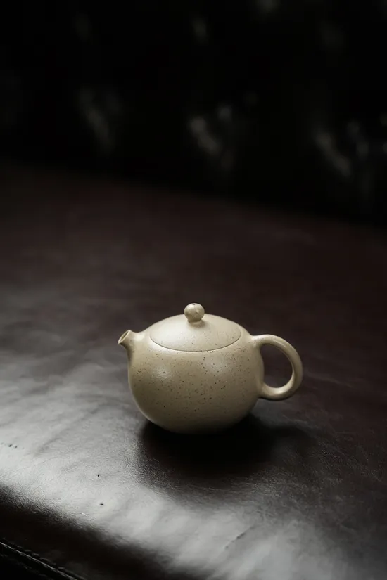 Premium Yixing Clay Teapot | Handcrafted Artisan Ceramic Teapots 3