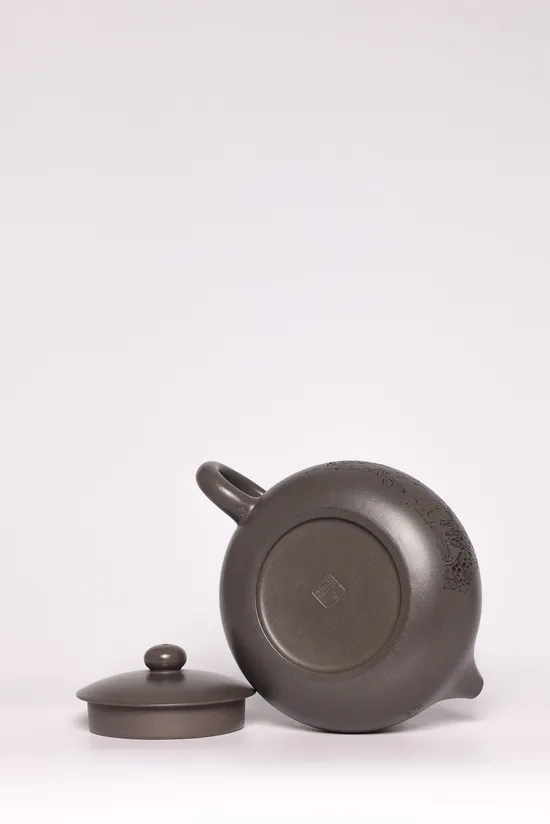 Rare Celestial Yixing Zisha Teapot by Master Chen Yue'e – 1120cc 1