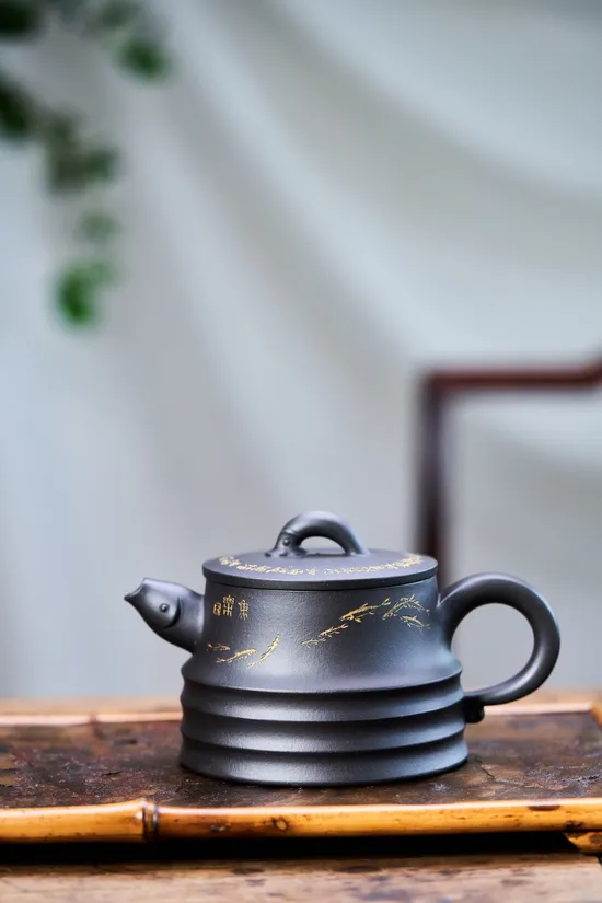 Yixing Clay Teapot | Handcrafted Zisha Artisan Teapot 400cc 2