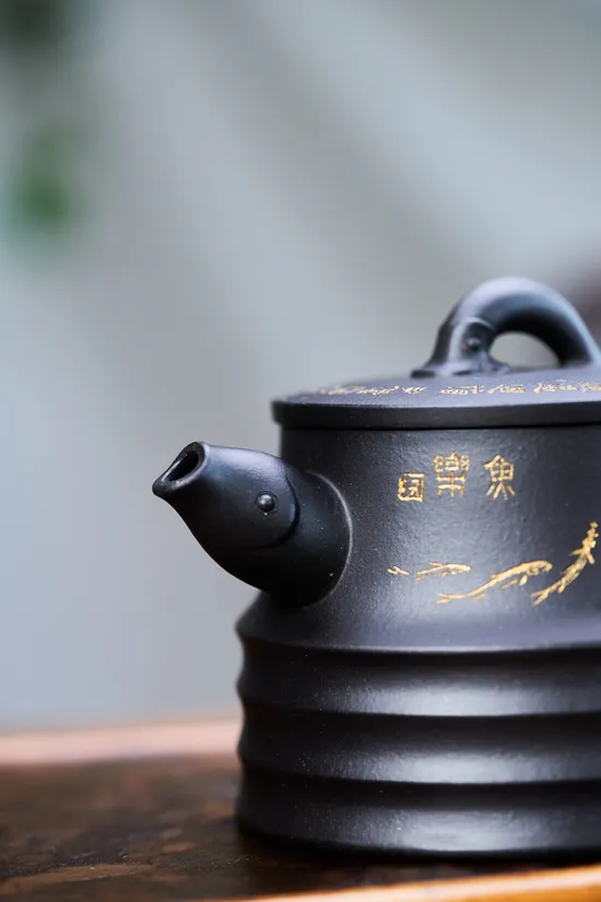 Yixing Clay Teapot | Handcrafted Zisha Artisan Teapot 400cc 3