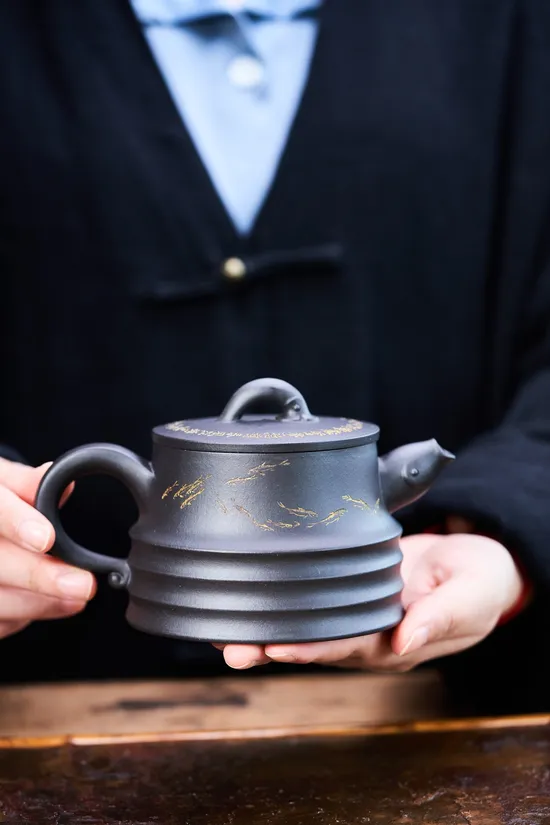 Yixing Clay Teapot | Handcrafted Zisha Artisan Teapot 400cc 4