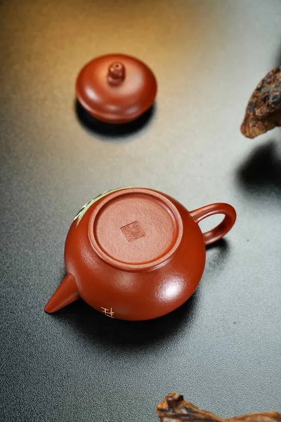 Premium Yixing Clay Teapot - Handcrafted Classic Design 2