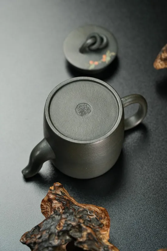 Yixing Clay Teapot | 260cc Handmade Zisha Pot with 9-Hole Filter 7