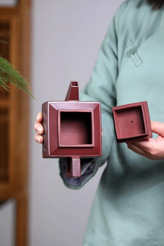 Premium Yixing Dragon Blood Clay Teapot – Collector’s Artisan Craft 3