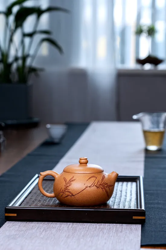 Yixing Zisha Wendan Teapot - Handcrafted Golden Clay Artistry 3