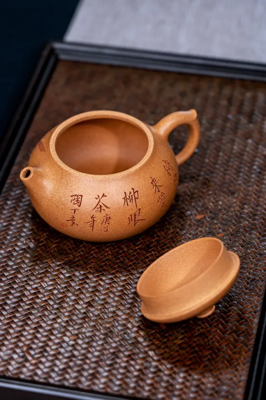Yixing Zisha Wendan Teapot - Handcrafted Golden Clay Artistry 5