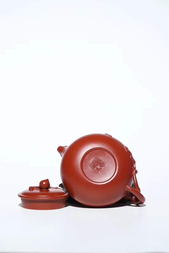Yixing Zisha Clay Teapot Set - Handcrafted Antique Peach Design 1