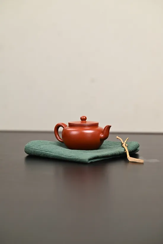 Premium Yixing Zisha Teapot | Flat Lid Lotus Design | 10cc 5