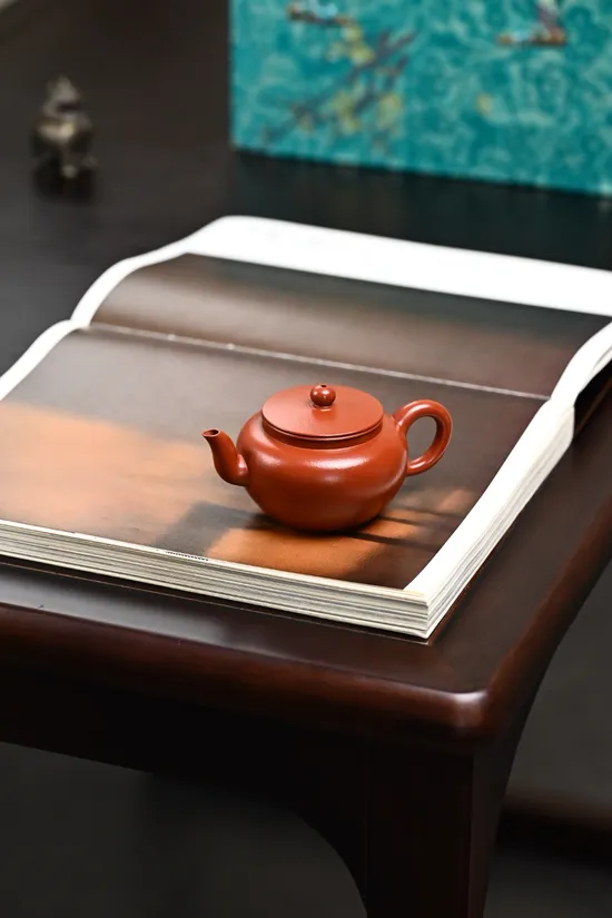 Premium Yixing Zisha Teapot | Flat Lid Lotus Design | 10cc 7