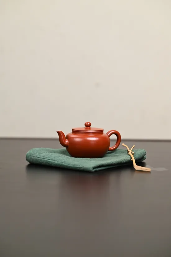 Premium Yixing Zisha Teapot | Flat Lid Lotus Design | 10cc 9