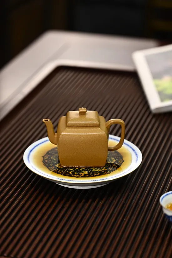 Yixing Clay Teapot Handcrafted, Award-Winning Zisha Artisan Pottery 1