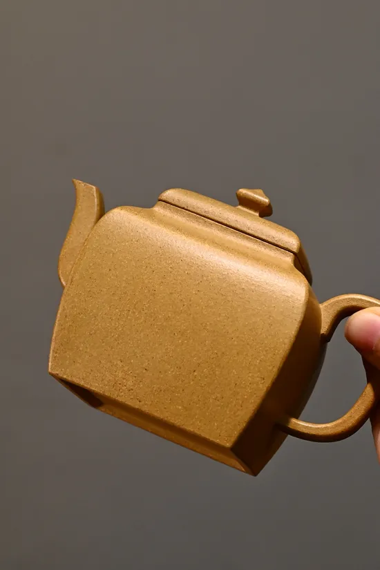 Yixing Clay Teapot Handcrafted, Award-Winning Zisha Artisan Pottery 4