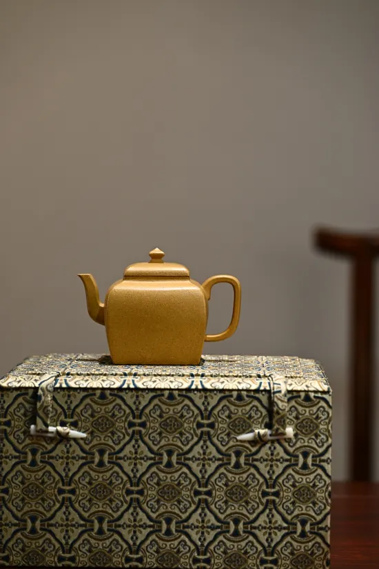 Yixing Clay Teapot Handcrafted, Award-Winning Zisha Artisan Pottery 5