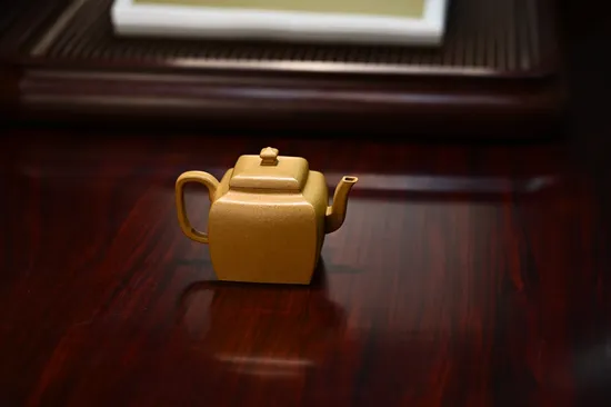 Yixing Clay Teapot Handcrafted, Award-Winning Zisha Artisan Pottery 6