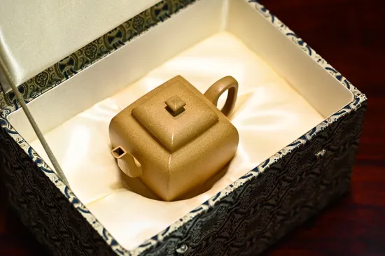 Yixing Clay Teapot Handcrafted, Award-Winning Zisha Artisan Pottery 9