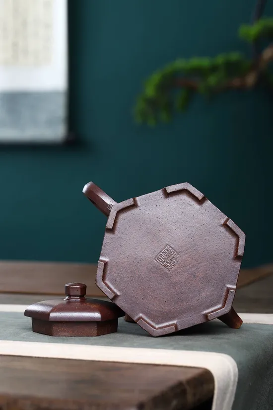 Premium Yixing Zisha Teapot | Collectible Handcrafted Clay Art 1