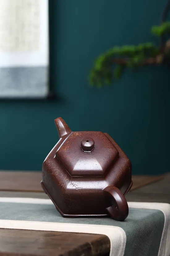 Premium Yixing Zisha Teapot | Collectible Handcrafted Clay Art 2