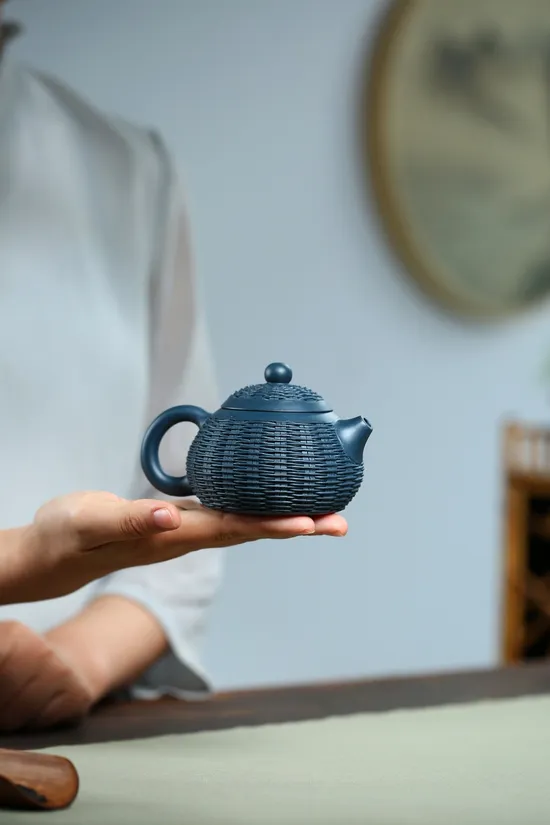 Premium Yixing Teapot - Handcrafted Bamboo Weave Art by Master Bao 4