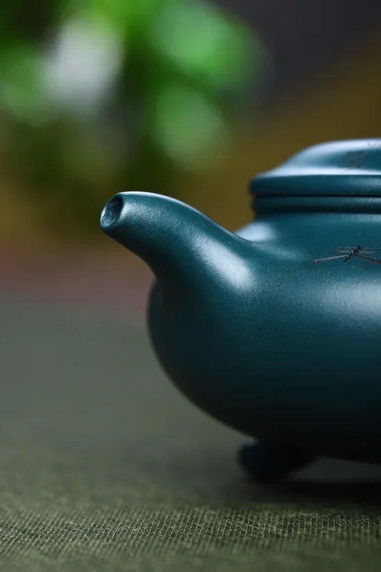 Yixing Cloud Crane Teapot | Handcrafted Rose Clay Artistry 2