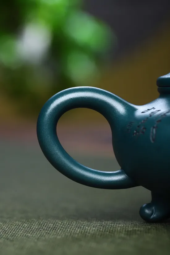 Yixing Cloud Crane Teapot | Handcrafted Rose Clay Artistry 5