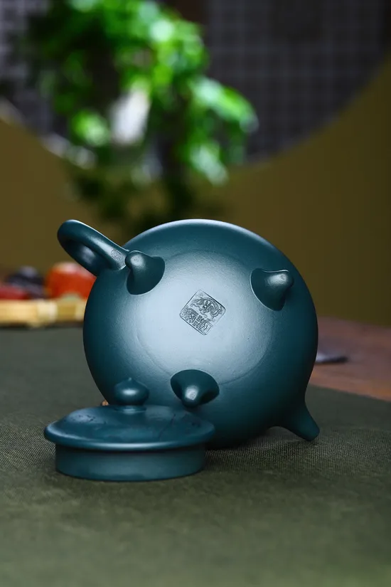 Yixing Cloud Crane Teapot | Handcrafted Rose Clay Artistry 6