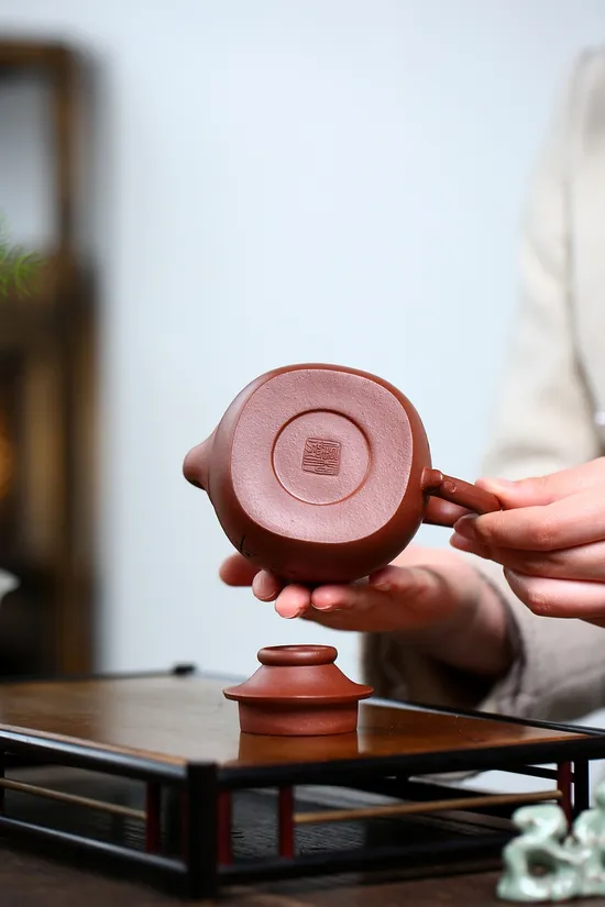 Yixing Zisha Teapot | Handcrafted Artisan Clay Teapots 7