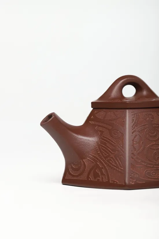 Yixing Zisha Teapot – Handcrafted Purple Clay Pottery by Chen Yue'e 1