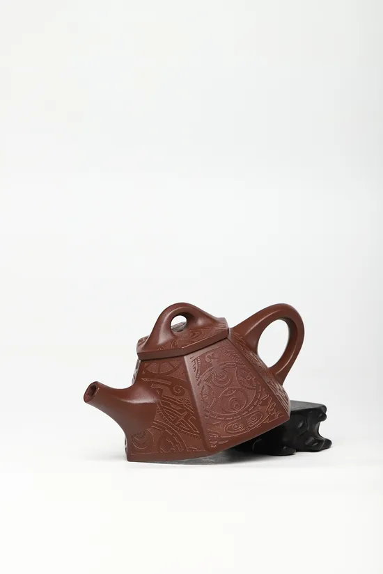 Yixing Zisha Teapot – Handcrafted Purple Clay Pottery by Chen Yue'e 9