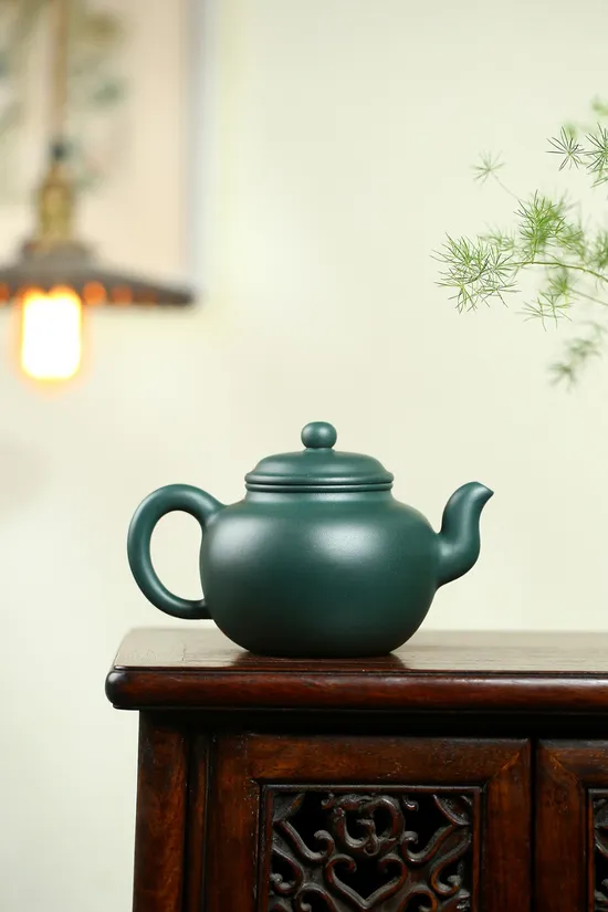 Premium Yixing Teapot | Handcrafted Zisha Clay Artistry 1