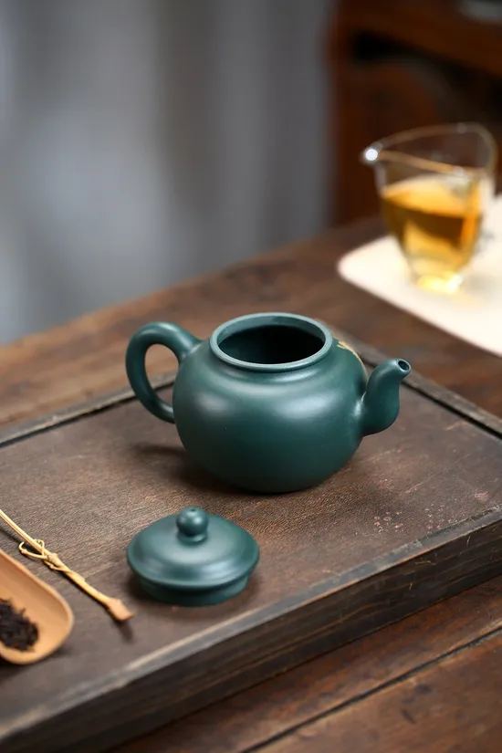 Premium Yixing Teapot | Handcrafted Zisha Clay Artistry 5