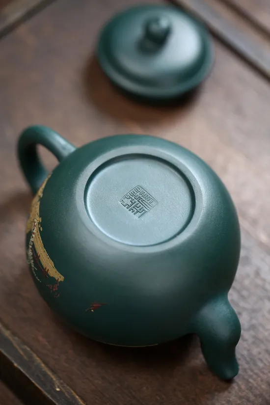 Premium Yixing Teapot | Handcrafted Zisha Clay Artistry 6