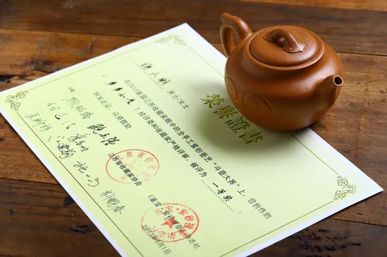 Premium Yixing Clay Teapot - Handcrafted Artisan Xu Liuming Collection 3